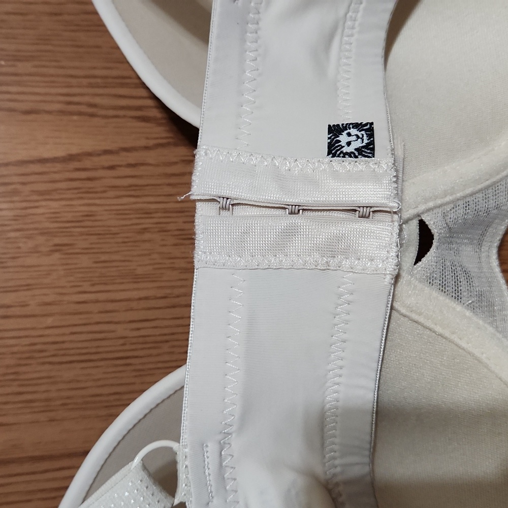 Bras - Picture 11 of 12